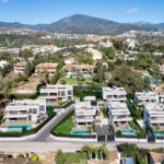 Villas independientes de cuatro dormitorios en la zona de Atalaya, Estepona